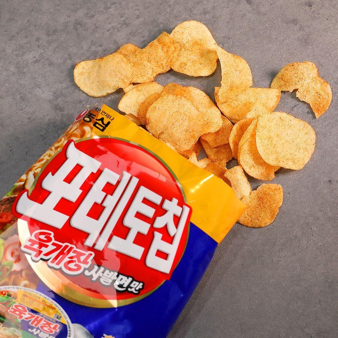 辣牛肉湯泡麵風味洋芋片，韓國獨特口味，薯片袋配上手拿者，精緻韓式包裝帶來方便享用。